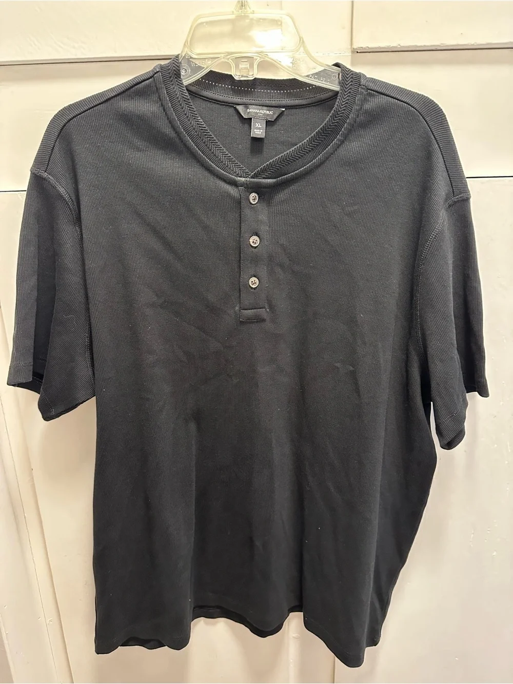 Banana Republic Black Short-Sleeve Henley Tee XL